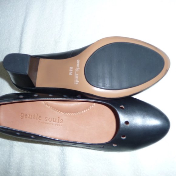 Gentle Souls by Kenneth Cole "Reno" Pumps - Picture 5 of 12